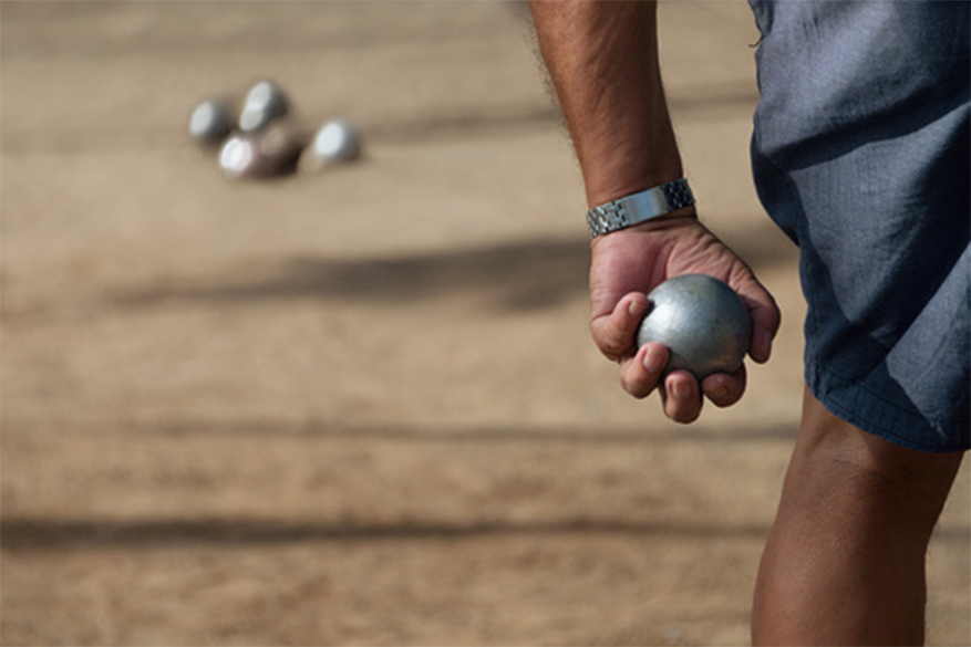 Play bowls at the Camping Ariane campsite in Merville-Franceville-Plage